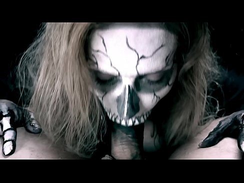 ❤️ Dab ntxwg nyoog nqus qaib nrog nws lub qhov ncauj dub thiab nqos cum. ❤ Fucking video ntawm hmn.mouthporn.ru%